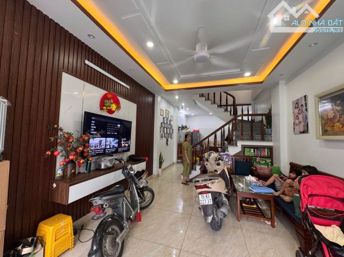 Hiếm Có. Bán nhà Độc lập dân xây đầy tâm huyết. 47m 3 tầng có gara.Đường Đoàn Kết Chợ Lũng - 5