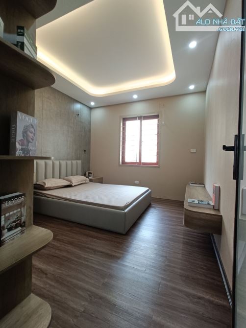 Bán Căn CC đẹp ở luôn Xuân La Tây Hồ. Sổ 100m, 3 ngủ 2WC Giá 5.8 tỷ. Lô góc 3 thoáng - 5