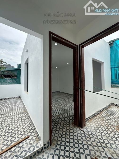 Hàng xóm Time City DT 45m2 5 Tầng - 30m ra phố ngõ thẳng tắp rộng rãi - Giá ngon 7,9 tỷ - 5