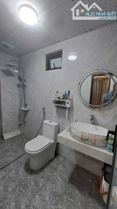 Bán nhà Tả Thanh Oai 40m 5T, dân xây chắc chắn, 200m cầu Tó, 5.6 tỷ - 5