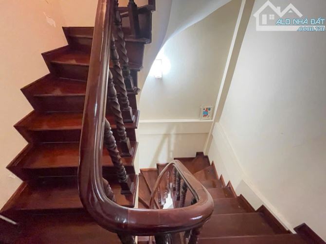 Nhà đẹp ở luôn Lương Sử A Đống Đa. Sổ vuông 31m, 5 tầng 3 ngủ MT3m Giá 5.8 tỷ - 6