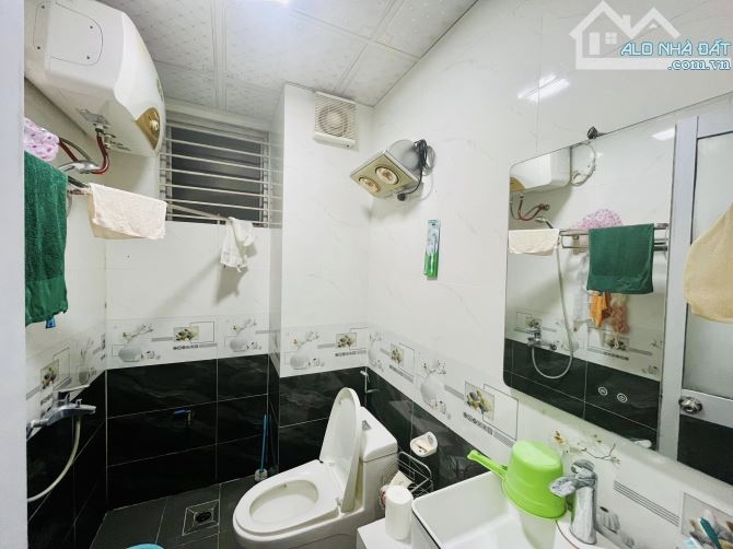 Căn CC đẹp ở luôn KĐT TP Giao Lưu Phạm Văn Đồng Bắc Từ Liêm Sổ 87m 3 ngủ 2 WC Giá 5.4 tỷ - 6