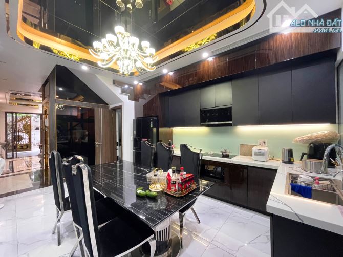 Nhà 5 tầng thang máy phân lô Văn Cao - 90m2 ngang 4.5m - Nội thất cao cấp - 6