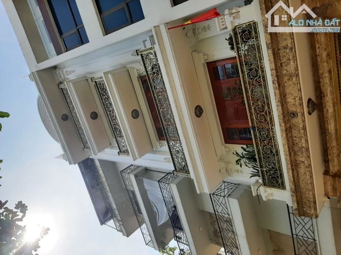 Nhà Xuân La - Phân Lô- Vĩa Hè - Ô Tô tránh- Kinh doanh Diện tích rộng, mặt tiền 6m - 6