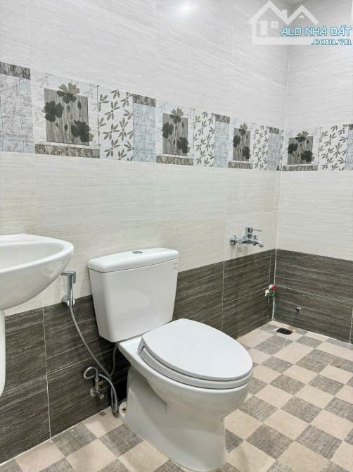 Giá rẻ - HXH Nguyễn Trãi, P. NCT, Quận 1 - Hầm/7 Tầng - 5m x 10m - 16,5 Tỷ - 6
