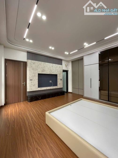 NGUYỄN VĂN CỪ – 6 TẦNG – MẶT TIỀN 8.4M – 10.2 TỶ - 6