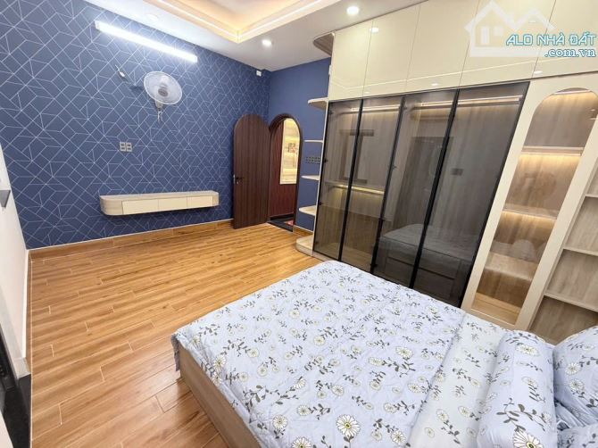 CỰC PHẨM GIÁP SÂN BAY  – NGANG 5M, 3 LẦU – NỘI THẤT XỊN SÒ - 9,9 TỶ - 6