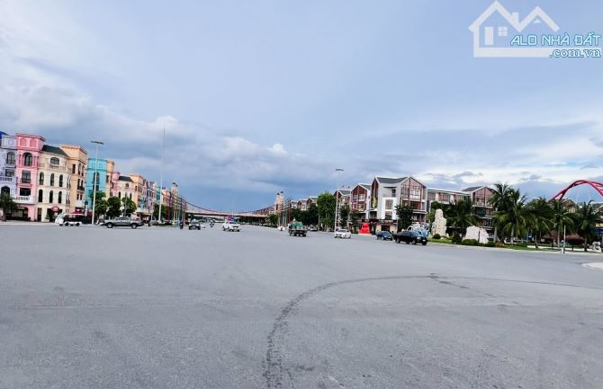 BÁN NHÀ NGHĨA TRỤ VĂN GIANG-Ô TÔ ĐỖ CỬA-3 PHÚT RA VIN OCEANPARK2-3-DT 68m2-3,95 tỷ - 6