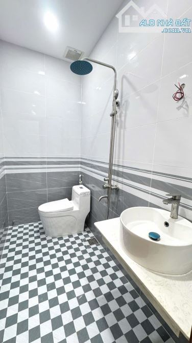 NHÀ LÔ GÓC 2 TẦNG MỚI TINH, MT ĐƯỜNG NHỰA TRẦN THỊ DO 10M, SÁT BÊN CHỢ GIẢN DÂN, CHỈ 5 TỶ - 6