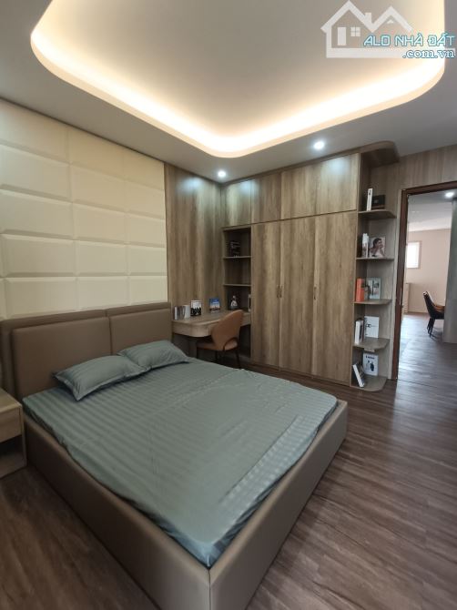 Bán Căn CC đẹp ở luôn Xuân La Tây Hồ. Sổ 100m, 3 ngủ 2WC Giá 5.8 tỷ. Lô góc 3 thoáng - 6