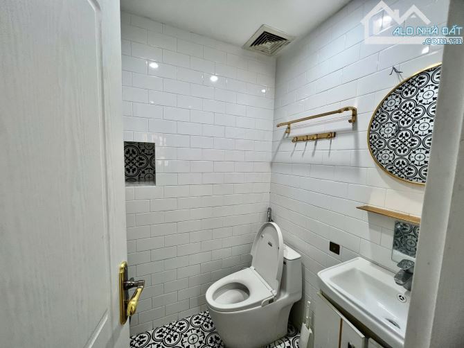 Bán căn Chung cư MP Võ Chí Công Tây Hồ. Sổ 94m 3 ngủ 2WC tặng full nội thất Giá chỉ 6.4 tỷ - 7