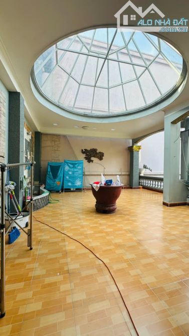 Biệt thự khu bê tông 97 Bạch Đằng - 297,5m2 - mặt tiền 16m - 3 tầng - giá cực tốt 25 tỷ - 7