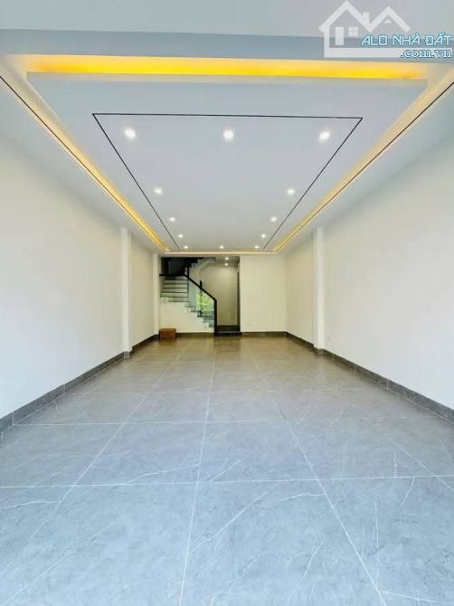 Bán nhà Ngọc Thụy gần cầu Long Biên, ngõ thông, gara, 7 t thang máy, 39m2, mt 3.8m, 11 tỷ - 8