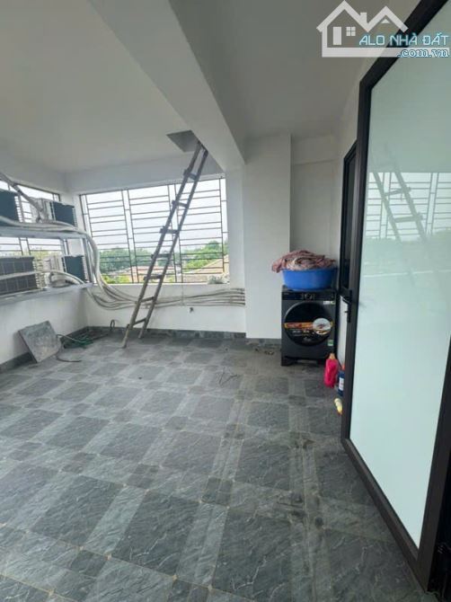 Cần bán gấp nhà 5 tầng Hoa Lâm, Long Biên, trước nhà ô tô tránh. DT 42m2, Giá 9. tỷ - 8