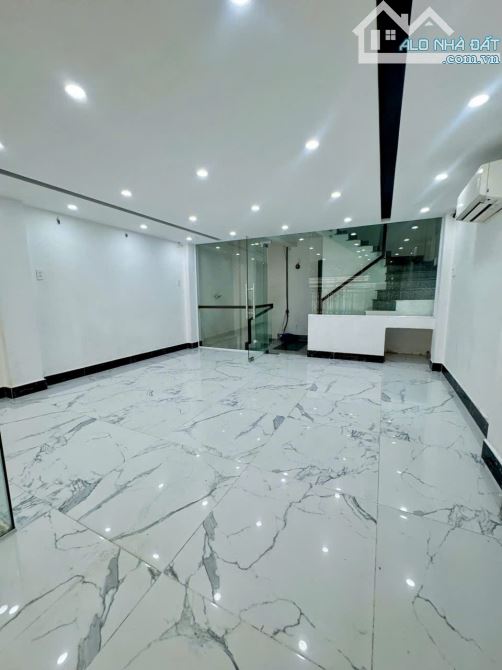 Giá rẻ - HXH Nguyễn Trãi, P. NCT, Quận 1 - Hầm/7 Tầng - 5m x 10m - 16,5 Tỷ - 8