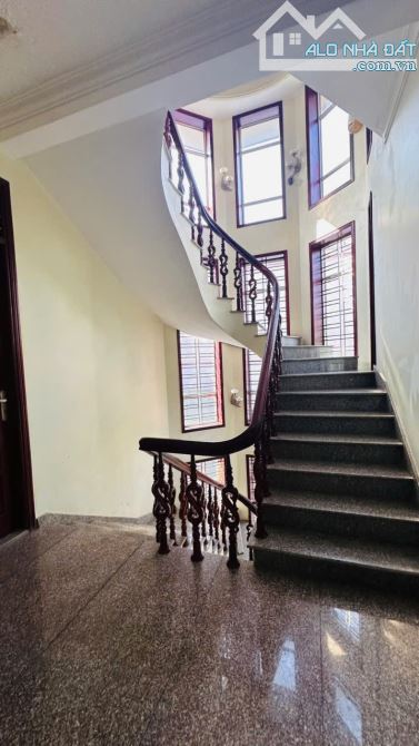 Biệt thự khu bê tông 97 Bạch Đằng - 297,5m2 - mặt tiền 16m - 3 tầng - giá cực tốt 25 tỷ - 8