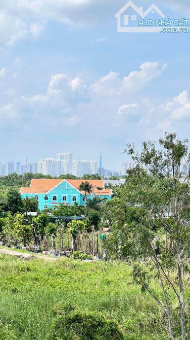- Bán nhà DT 5x18=90m2 - Vị trí gần ngã 4 Nguyễn Bình - Lê Văn Lương và 2 trường Đại học. - 8
