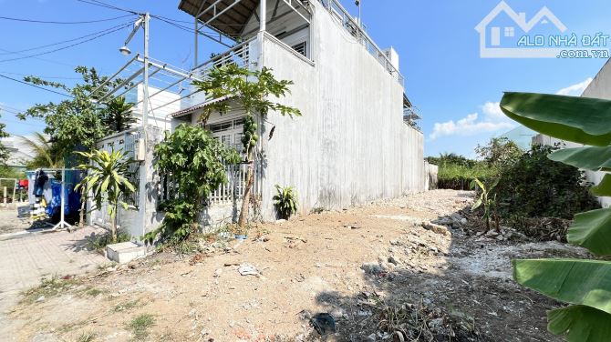 Bán lô đất DT 4x29=117m2 đường xe hơi, gần 4 trường học và xây dựng tự do Giá chỉ 2.7 tỷ - 3