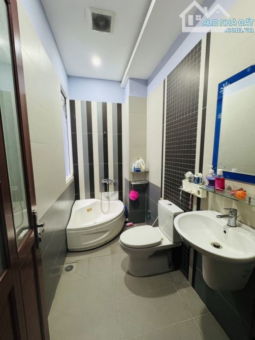 Giảm gần 1 tỷ mặt tiền đường số khu Tên Lửa 3 tầng 4.5x15m còn 7.8 tỷ - 8