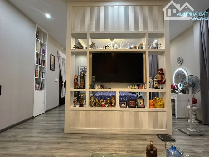 👉BÁN NHANH BIỆT THỰ VÍP ĐẲNG CẤP BIỆT THỰ ĐẢO NỔI VIEW XÔNG DIỆN TÍCH GẦN 400 M2 29, 5 TỶ - 8