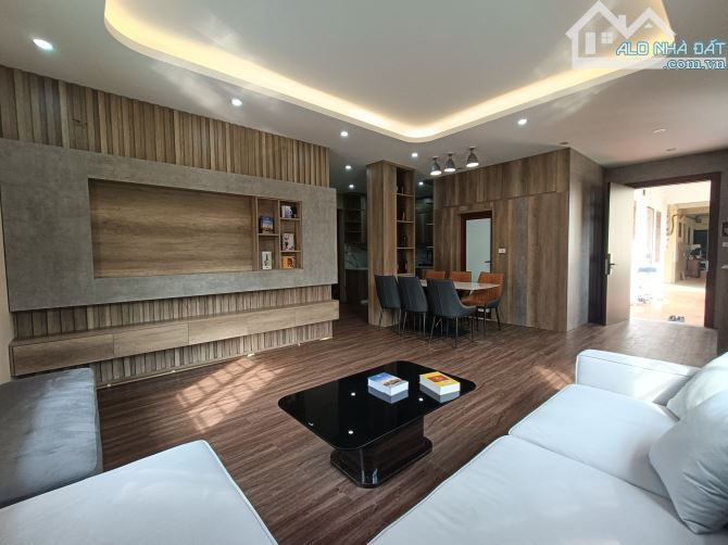 Bán Căn CC đẹp ở luôn Xuân La Tây Hồ. Sổ 100m, 3 ngủ 2WC Giá 5.8 tỷ. Lô góc 3 thoáng - 8