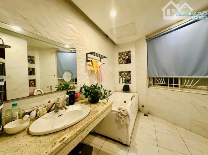 HÀNG NÓNG BỎNG TAY Hồ Tây 110m2x5tầng , Mt 16m giá chỉ 33tỷ - 9