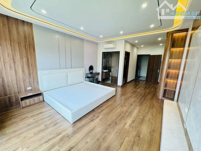 Bán nhà Ngọc Thụy gần cầu Long Biên, ngõ thông, gara, 7 t thang máy, 39m2, mt 3.8m, 11 tỷ - 9