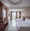 cho thuê khách sạn 65 phòng- mt lê thánh tôn- dt: 235m2- ngang 10m- giá: 1,5 tỷ/th
