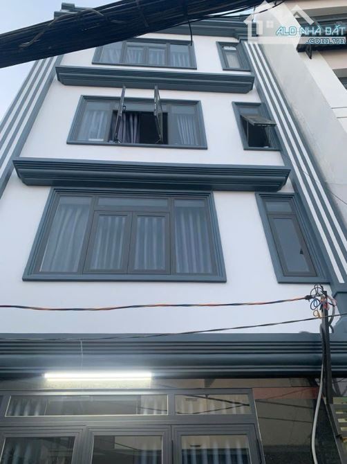 Hiếm - CHDV 4 Tầng 42 phòng Dương Quảng Hàm Ngay DH Văn Lang, 300m2 chỉ 29 tỷ 900 TL