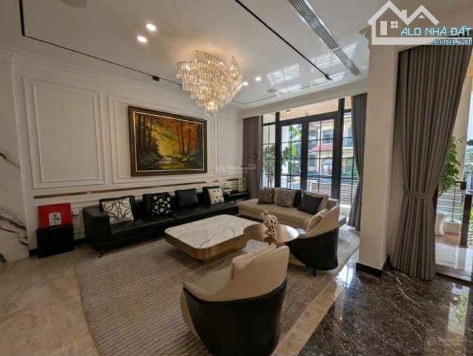 Bán Biệt Thự Siêu Đẳng Cấp Nguyễn Trọng Tuyển - Giá 68 Tỷ TL