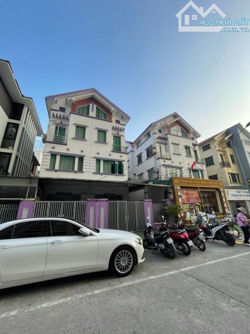 CẦN BÁN GẤP BIỆT THỰ TRUNG VĂN 150M2 - VIEW TRUNG CƯ - 3 MẶT THOÁNG GIÁ CHỈ 33TỶ