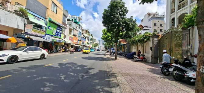 Chính Chủ Cần Bán Gấp MT Nguyễn Trọng Tuyển - 5*25m NH 6,5m - Giá 27 Tỷ