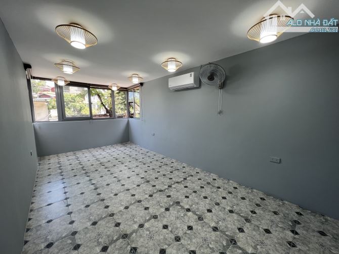 Mặt phố Đặng Văn Ngữ, 30m, Lô góc 3 thoáng, Vỉa hè kinh doanh tốt, Nhà đẹp, Thửa đất vuông