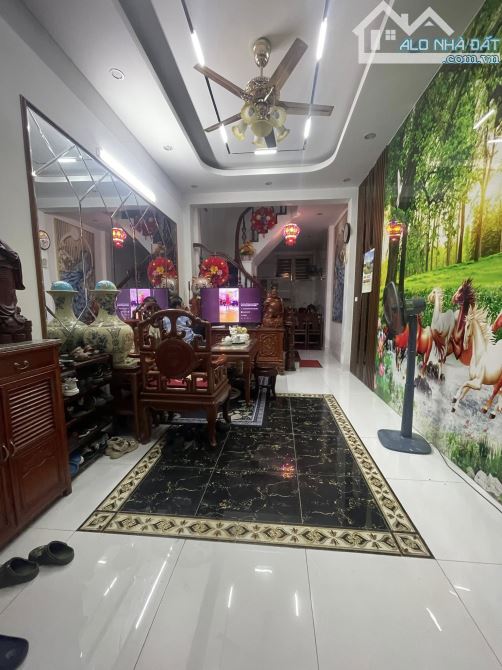 Bán nhà riêng đường chiến thắng văn quán hà đông ô tô tránh đỗ sát nhà DT47m2 giá hơn 9 tỷ