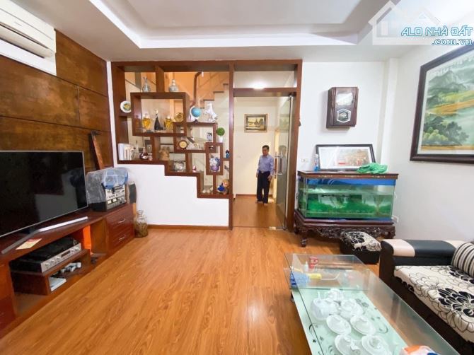 Bán nhà riêng ngô thì nhậm, là khê hà đông ô tô tránh đỗ gần nhà DT42m2 giá hơn 8 tỷ