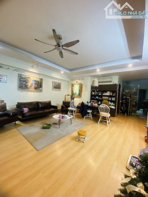 💥Bán Chung Cư Nguyễn Lương Bằng, Gần Ngã Tư Sở, 133m2, 3 PN, Tặng Full Nội Thất, Giá 9.5