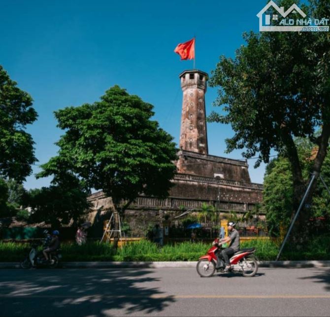 TRUNG TÂM THỦ ĐÔ HÀ NỘI. PHỐ VÀI CHỤC MĂM KHÔNG CÓ NHÀ BÁN. NA2MF NGAY CỘT CỜ HÀ NỘI.