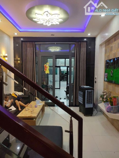 HOT NHÀ 3T_3 MÊ_VỊ TRÍ VÍP_MẶT TIỀN NGUYỄN PHAN VINH_DT 129M2_NGANG 4.5M_NỞ HẬU_11.5 TỶ