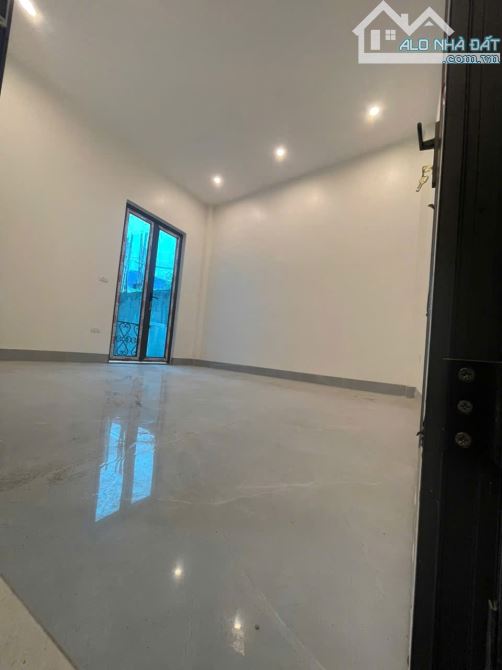 BÁN NHÀ 4 TẦNG  MẶT ĐƯỜNG NGUYỄN BÍNH