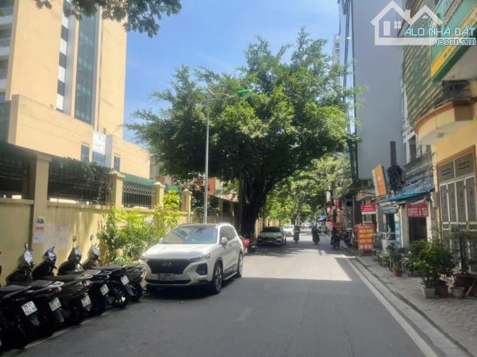 BÁN NHÀ MP PHÙNG CHÍ KIẾN, 9TẦNG, 218M2, MT9.6M, TÒA TỔ HỢP Ở + VP, CHDV DÒNG TIỀN 300TR