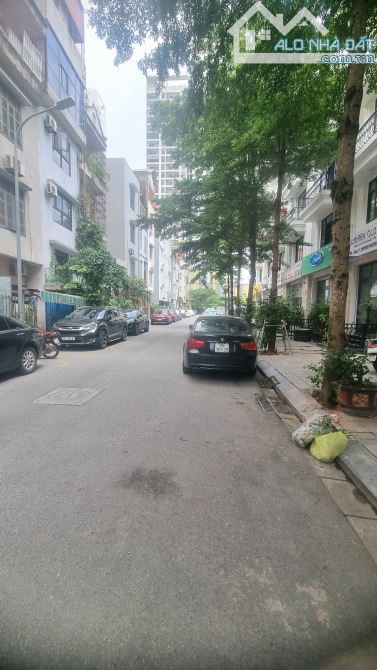 Bán Nhà Tôn Đức Thắng Đống Đa 68m2 x 7 Tầng x MT 5.5m --- 20.6 Tỷ Ô Tô Tránh, Thang Máy.