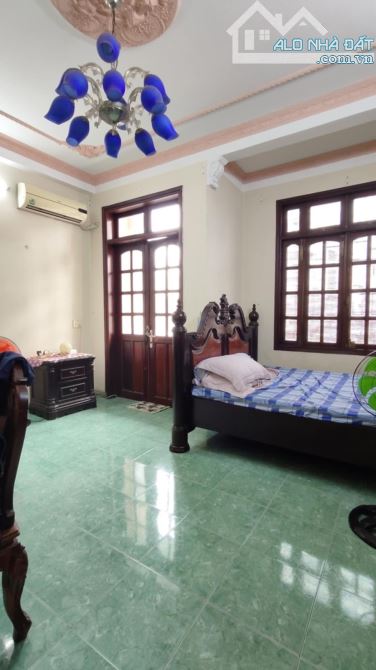 Bán gấp nhà 84m2. 4 tầng ngan 5m Phan Huy Ích. P15 Tân Bình