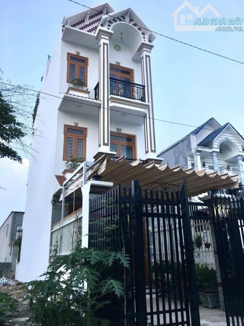 NHỈNH 5 TỶ-CẦN BÁN CĂN NHÀ HẺM 8M OTO NGỦ NHÀ Đ.HUỲNH THỊ HAI Q.12-88M2-4 TẦNG BTCT