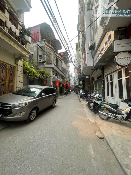 Bán nhà phân lô Huỳnh Thúc Kháng 70m2, 3 tầng, 2 thoáng, ô tô, kinh doanh, chỉ 17.5 tỷ.