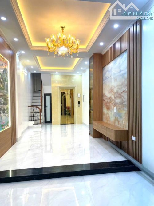 Duy nhất 1 căn Vũ Trọng Phụng 10m ra phố Thang Máy xịn ngõ to thông gần trường chợ 6T 40m2