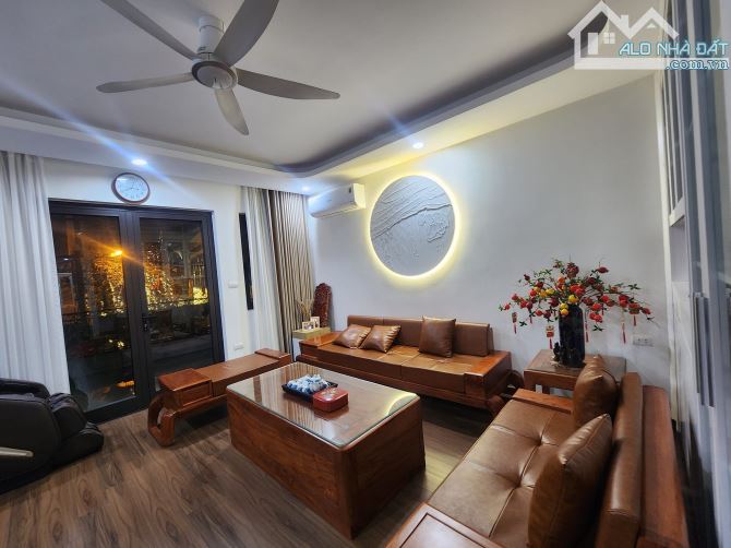 Bán nhà mặt phố Phùng Hưng, 55m2, mặt tiền 3.5m, 33 tỷ, dòng tiền 45 triệu/tháng