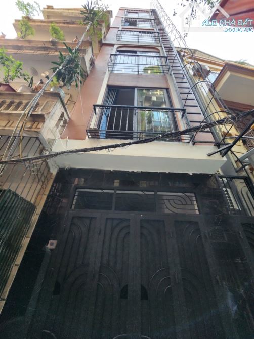 Căn hộ dịch vụ Trung tâm Cầu Giấy - Thang máy - Dòng tiền 1 tỷ/ năm - Giá nhỉnh 16 tỷ