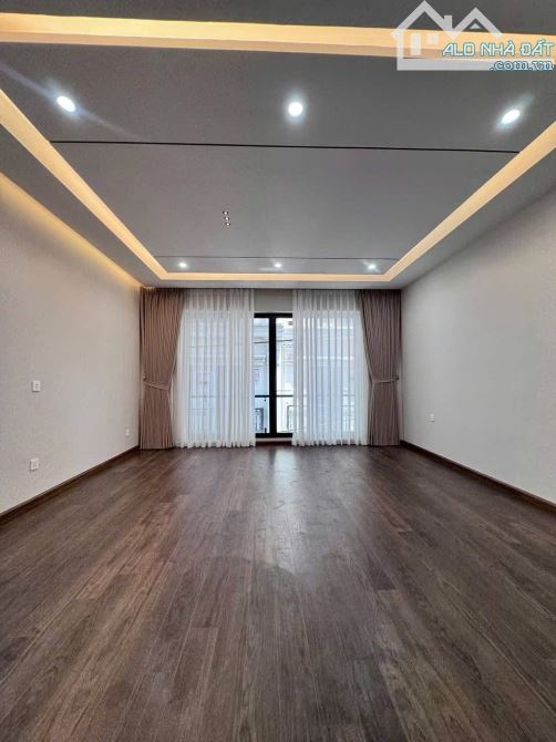 Bán nhà Vũ Xuân Thiều-Long Biên 50m2 ,6 tầng,thang máy,lô góc, giá 10.xtỷ