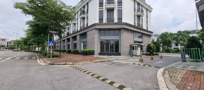 Biệt thự 266m mà hơn 43d - THẠCH BÀN - LONG BIÊN