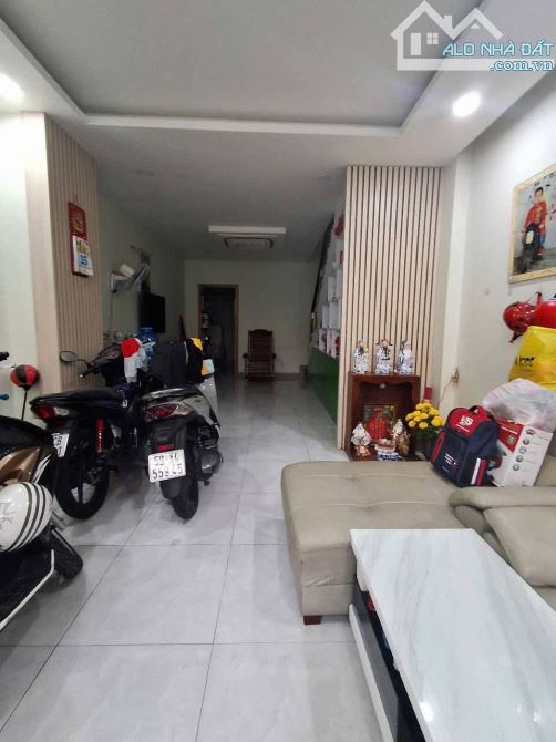 NGUYỄN THỊ THẬP XE HƠI NGỦ TRONG NHÀ - NHÀ 4 TẦNG ĐẸP LUNG LINH VỪA Ở KD